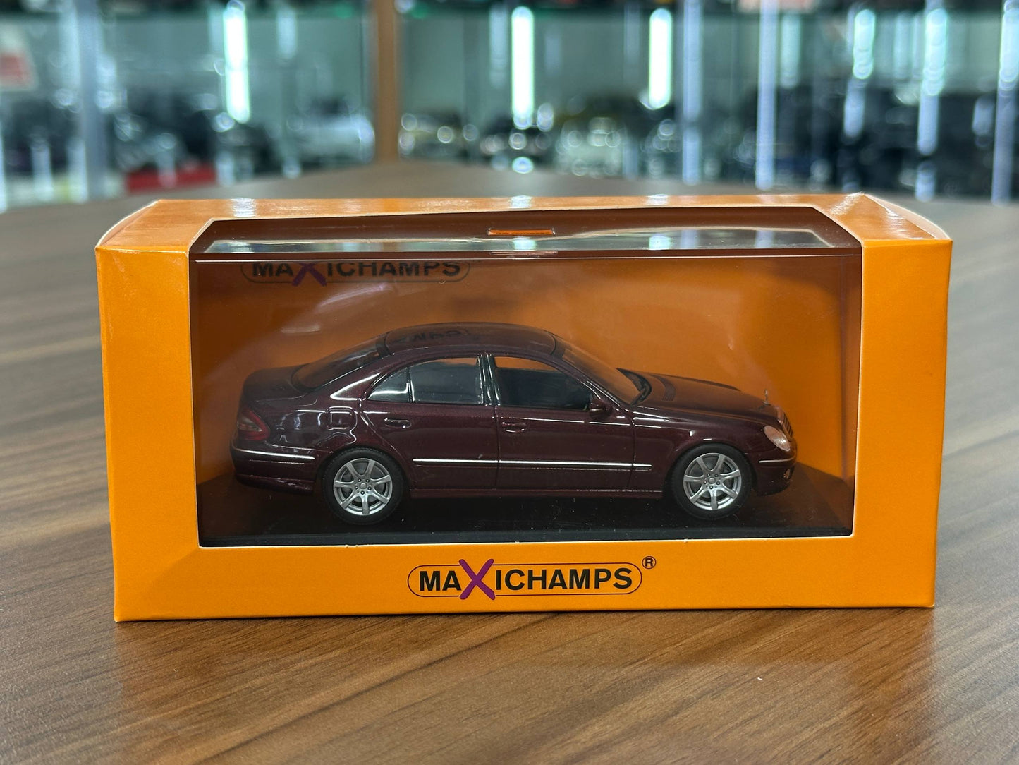 1/43 Diecast Maxichamps Mercedes Benz E-Class 2006 in Red Metallic