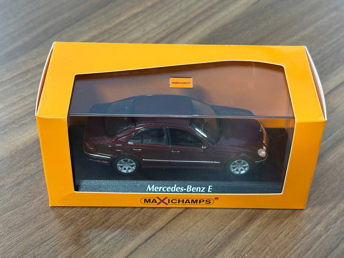 1/43 Diecast Maxichamps Mercedes Benz E-Class 2006 in Red Metallic