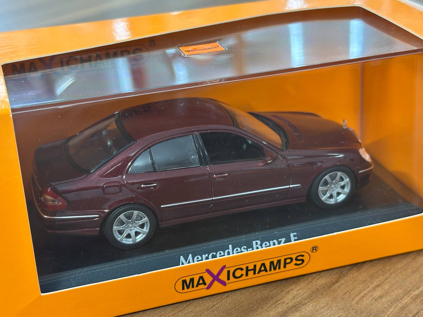 1/43 Diecast Maxichamps Mercedes Benz E-Class 2006 in Red Metallic