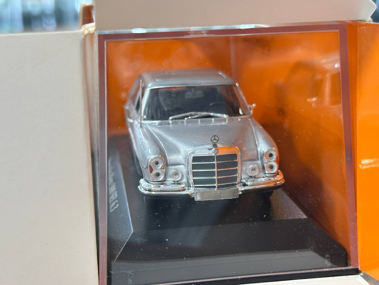 1/43 Diecast Maxichamps Mercedes Benz 300 SEL 6.3 (W109) 1968  Silver