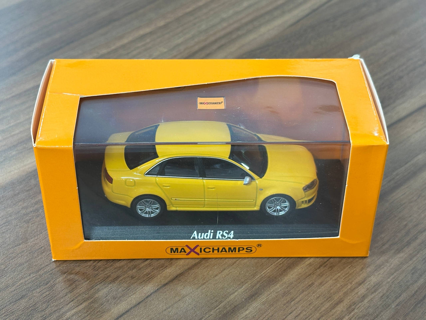 1/43 Diecast Maxichamps Audi RS4 2004 in Yellow