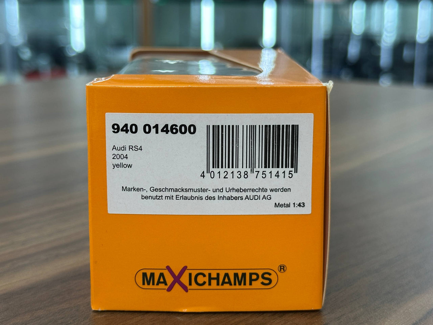 1/43 Diecast Maxichamps Audi RS4 2004 in Yellow