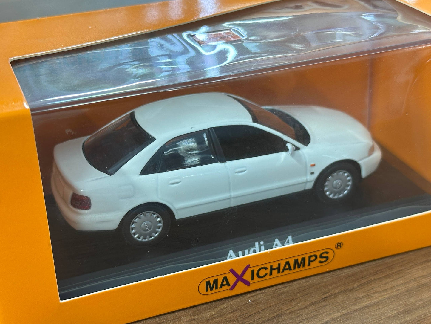 1/43 Diecast Maxichamps Audi A4 1995 in White