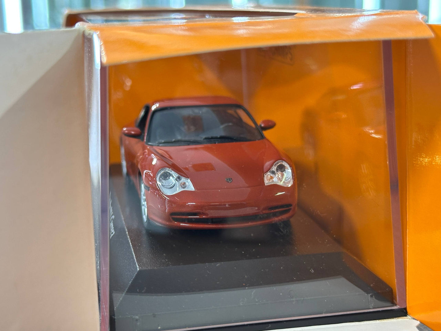 1/43 Diecast Maxichamps Porsche 911 Carrera 2001 in Orange Red Metallic