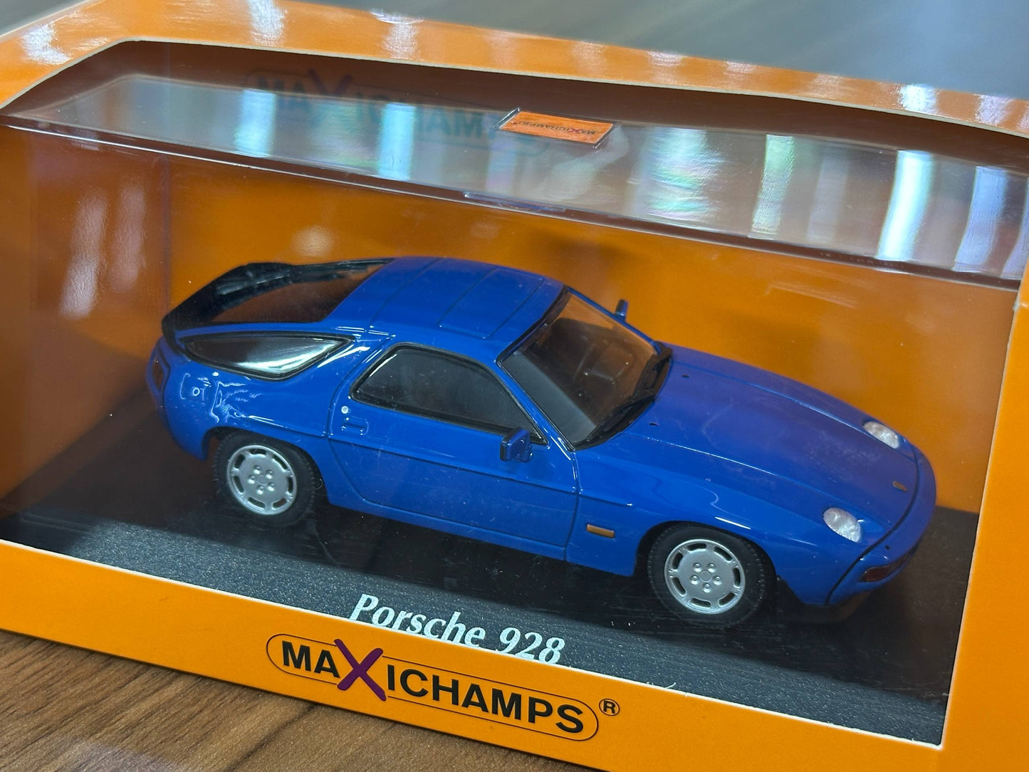 1/43 Diecast Maxichamps  Porsche 928 1979 in Blue