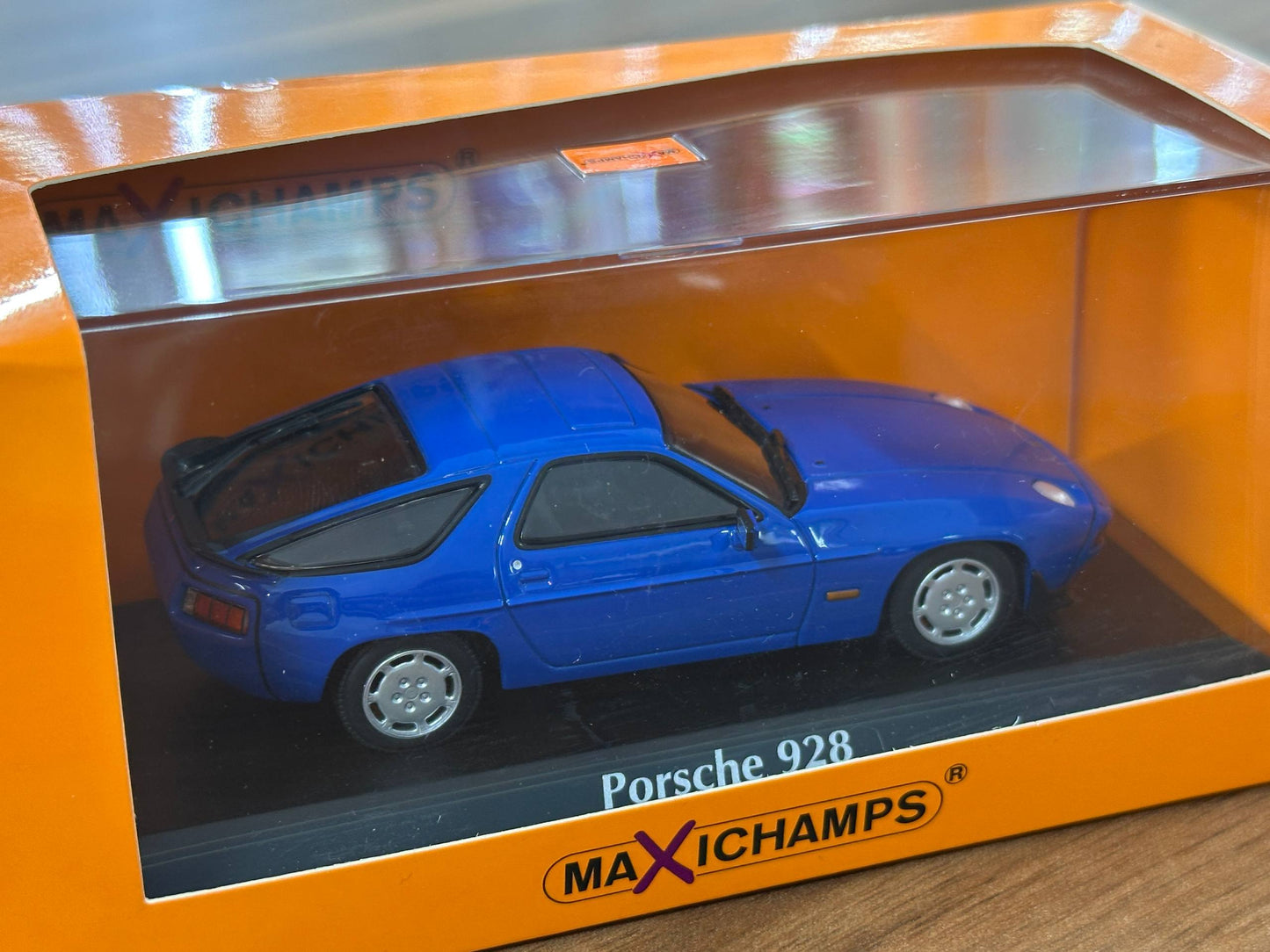1/43 Diecast Maxichamps  Porsche 928 1979 in Blue