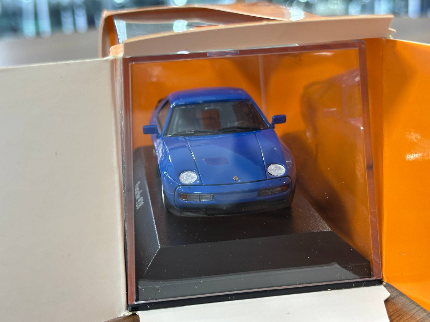 1/43 Diecast Maxichamps  Porsche 928 1979 in Blue