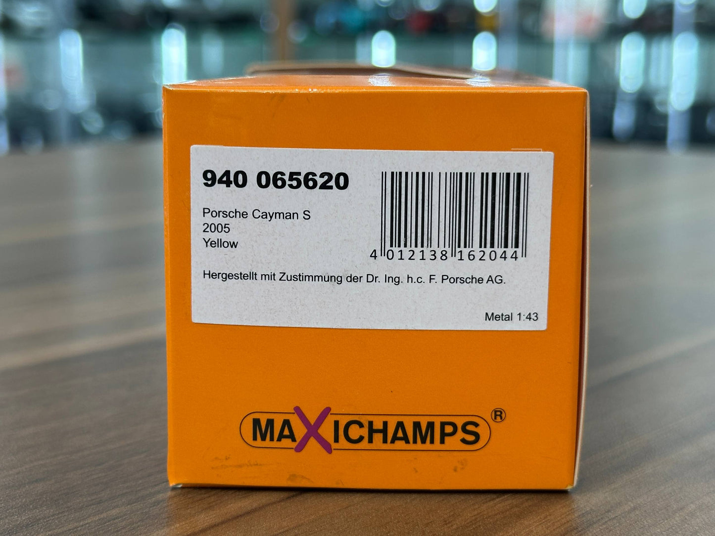 1/43 Diecast Maxichamps Porsche Cayman S 2005 in Yellow