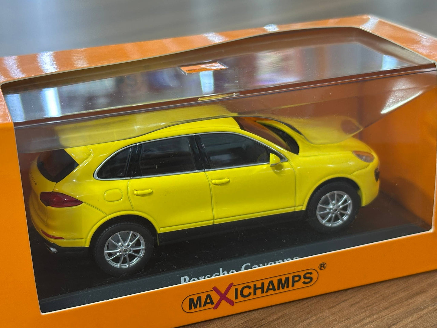 1/43 Diecast Maxichamps Porsche Cayenne 2014 in Yellow