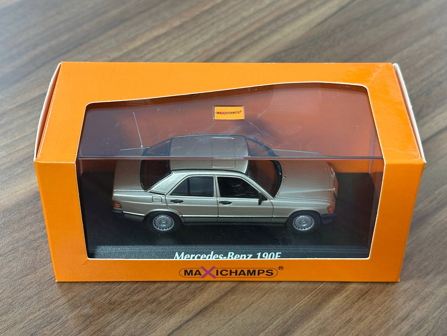1/43 Diecast Maxichamps Mercedes-Benz 190E 1984 in Silver Metallic