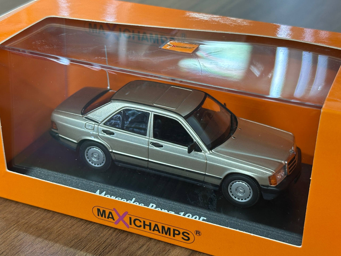 1/43 Diecast Maxichamps Mercedes-Benz 190E 1984 in Silver Metallic