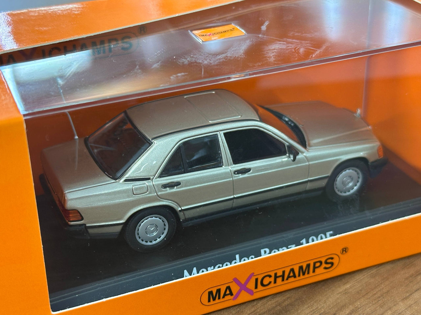 1/43 Diecast Maxichamps Mercedes-Benz 190E 1984 in Silver Metallic