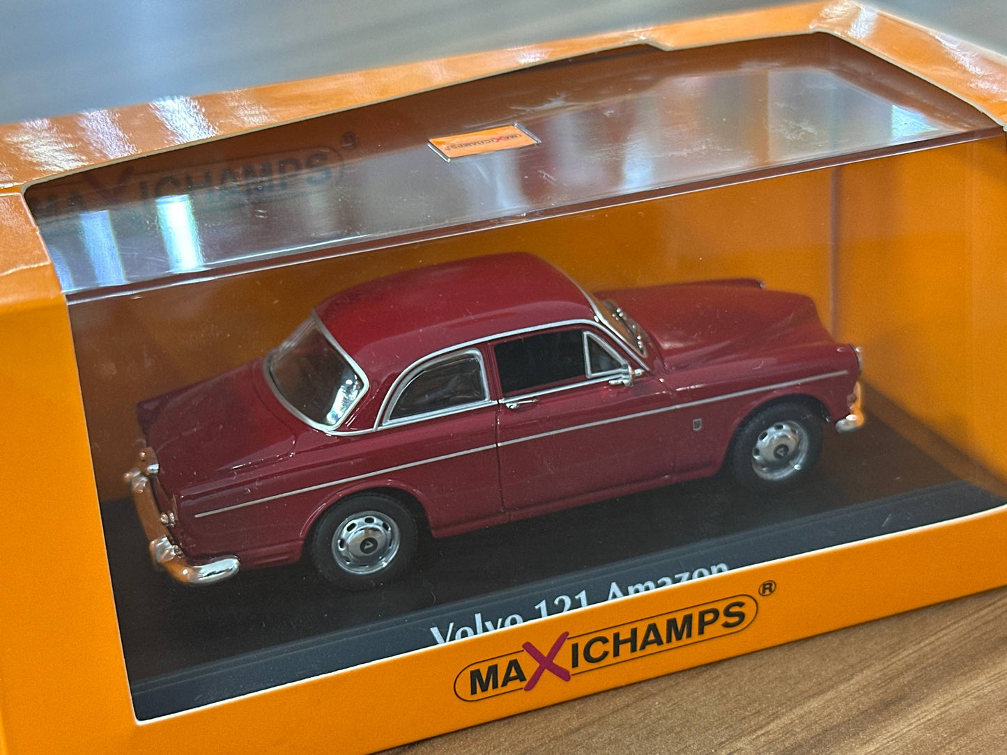 1/43 Diecast Maxichamps Volvo 121 Amazon 1966 in Dark Red