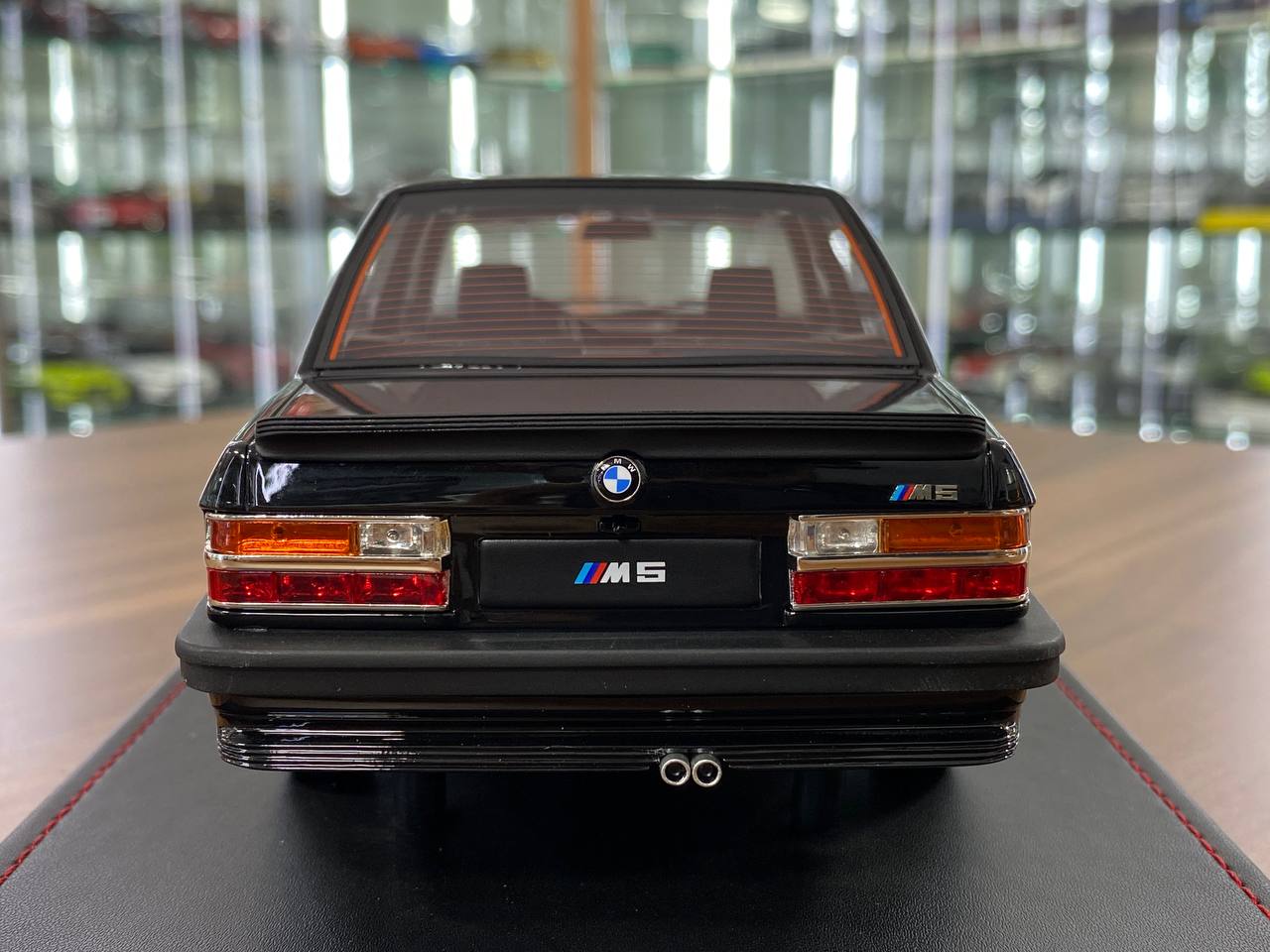 1/18 Resin Auto Barn BMW M5 E28 1986 Black Limited - 60 pcs