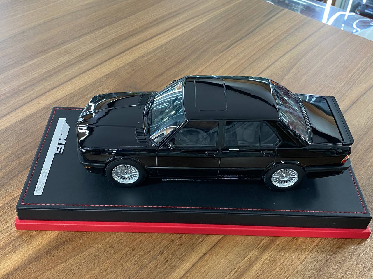 1/18 Resin Auto Barn BMW M5 E28 1986 Black Limited - 60 pcs