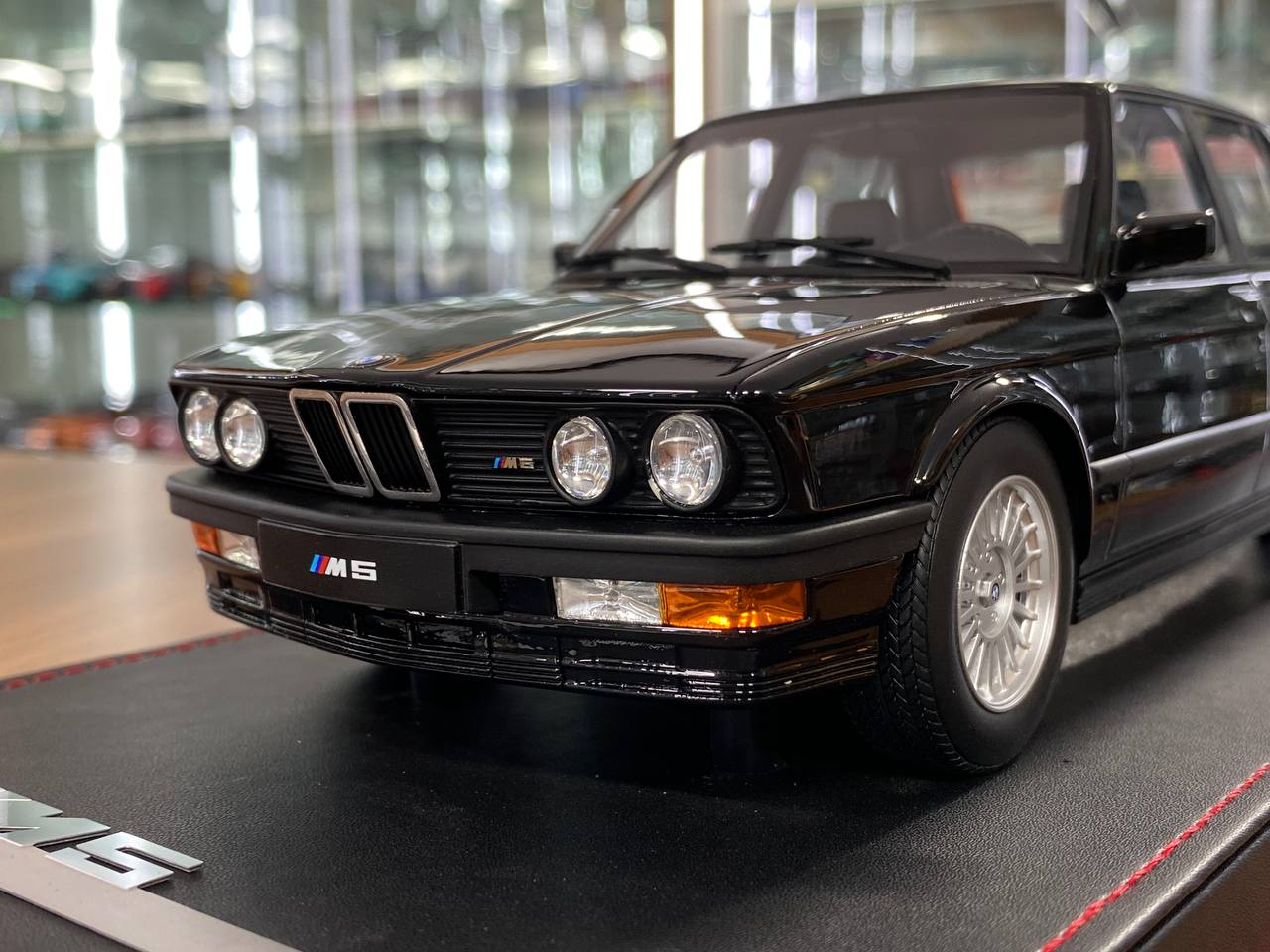 1/18 Resin Auto Barn BMW M5 E28 1986 Black Limited - 60 pcs