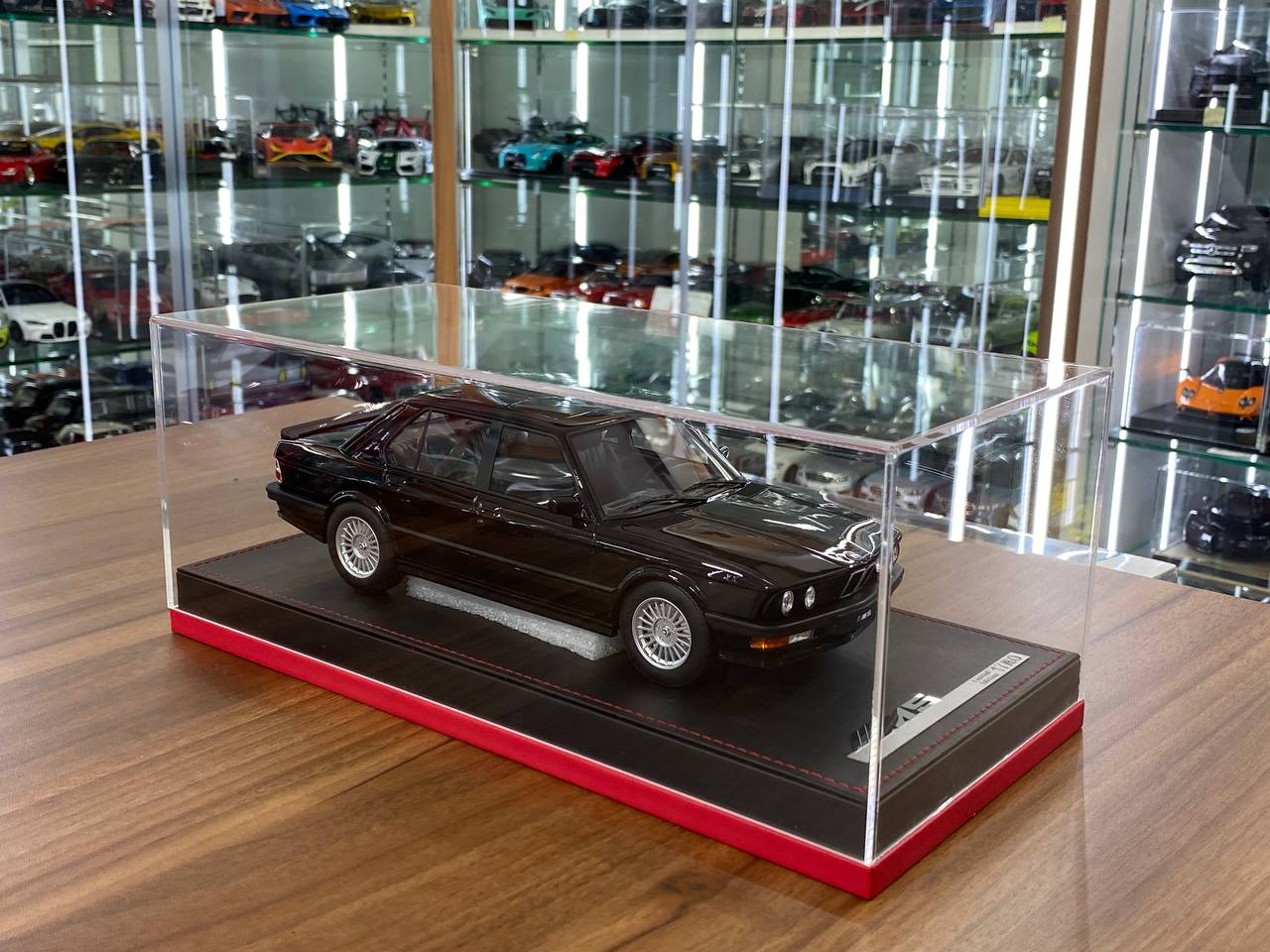 1/18 Resin Auto Barn BMW M5 E28 1986 Black Limited - 60 pcs