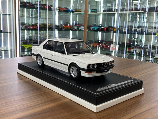 1/18 Resin Auto Barn BMW M5 E28 1986 White Limited - 60 pcs