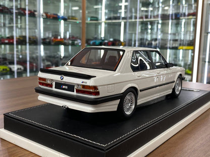 1/18 Resin Auto Barn BMW M5 E28 1986 White Limited - 60 pcs