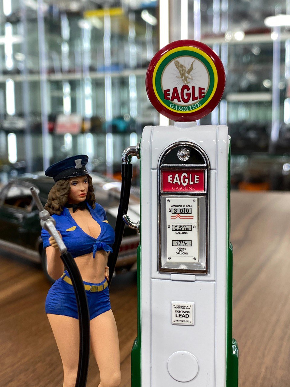 1:18 resin lady figure with vintage gasoline digital gas pump Dubai