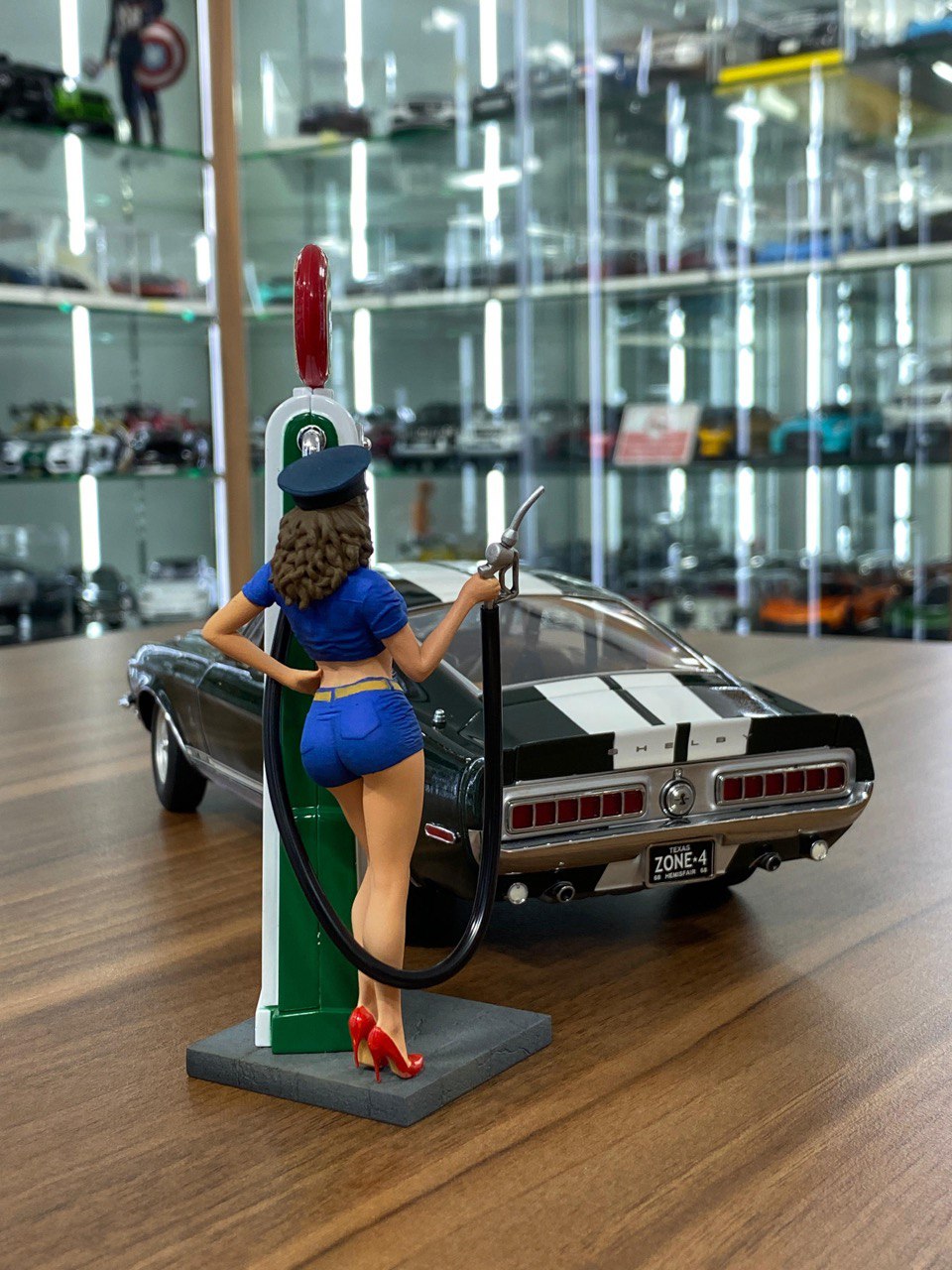 1:18 resin lady figure with vintage gasoline digital gas pump Dubai