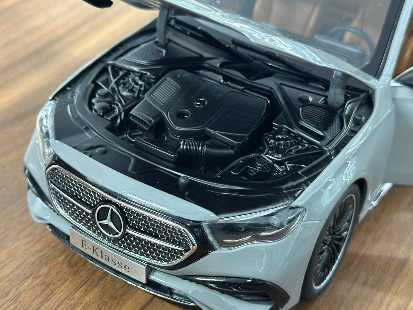 1/18 Diecast Mercedes-Benz E-Class E450 W214 2024 – Alpine Grey Solid – iScale Dealer Edition