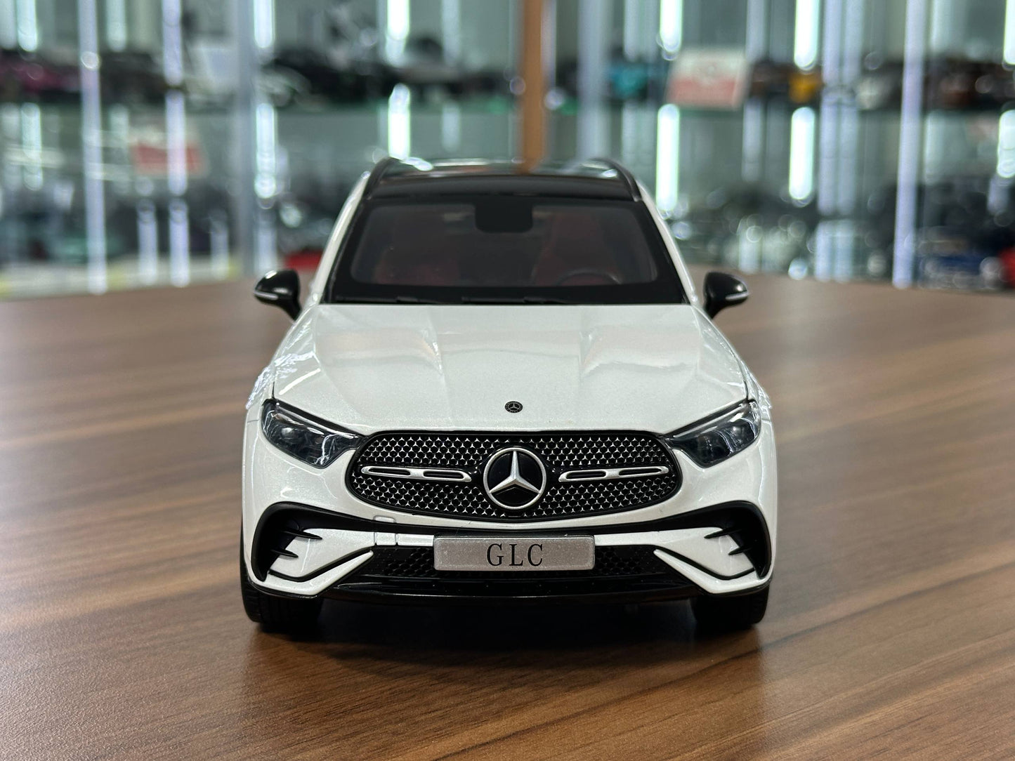 1:18 Diecast iScale Dealer Edition Mercedes-Benz GLC (X254) 2022 – Opalite White – (Full Opening)