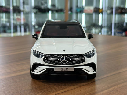 1:18 Diecast iScale Dealer Edition Mercedes-Benz GLC (X254) 2022 – Opalite White – (Full Opening)