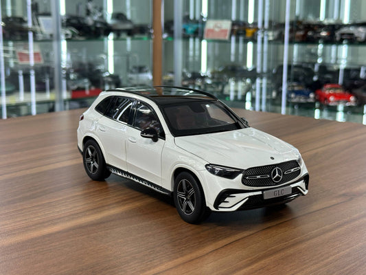 1:18 Diecast iScale Dealer Edition Mercedes-Benz GLC (X254) 2022 – Opalite White – (Full Opening)