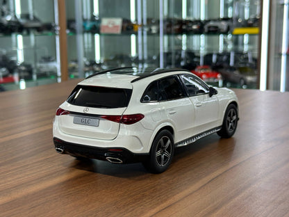 1:18 Diecast iScale Dealer Edition Mercedes-Benz GLC (X254) 2022 – Opalite White – (Full Opening)