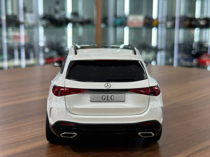 1:18 Diecast iScale Dealer Edition Mercedes-Benz GLC (X254) 2022 – Opalite White – (Full Opening)