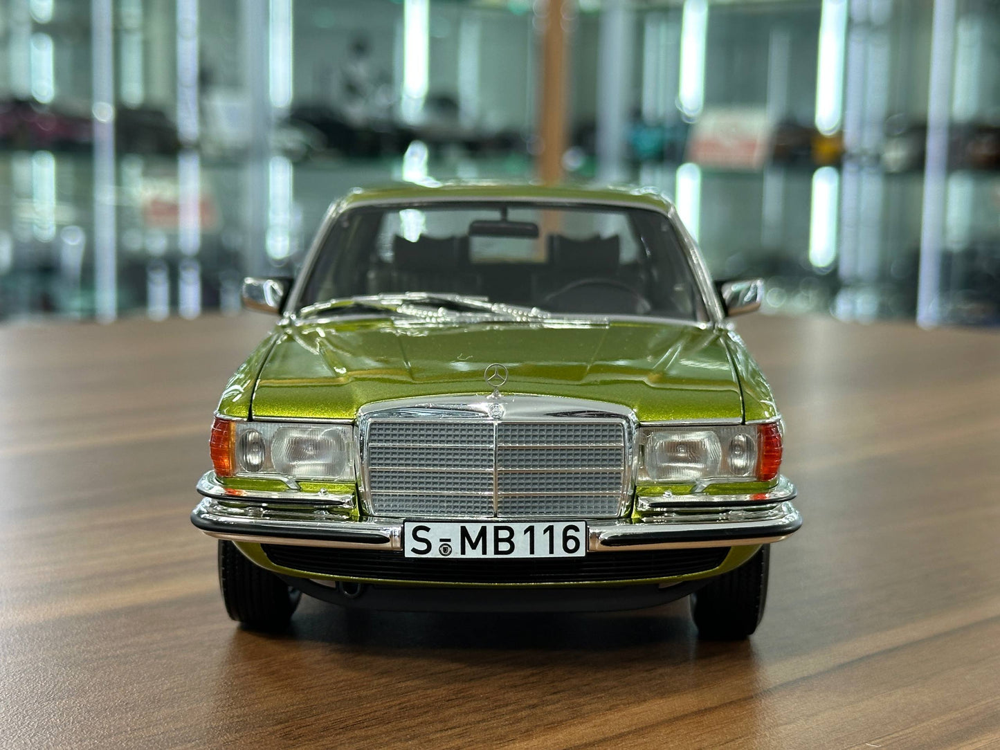 1:18 Diecast Norev Dealer Edition Mercedes-Benz 450 SEL (W116) 1976–1980 – Citrus Green (Full Opening)
