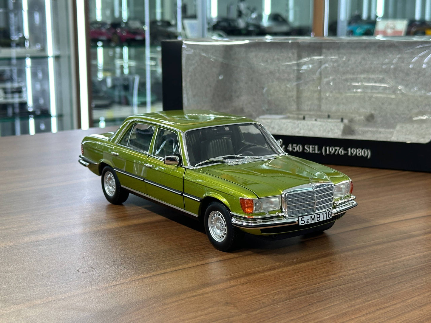 1:18 Diecast Norev Dealer Edition Mercedes-Benz 450 SEL (W116) 1976–1980 – Citrus Green (Full Opening)