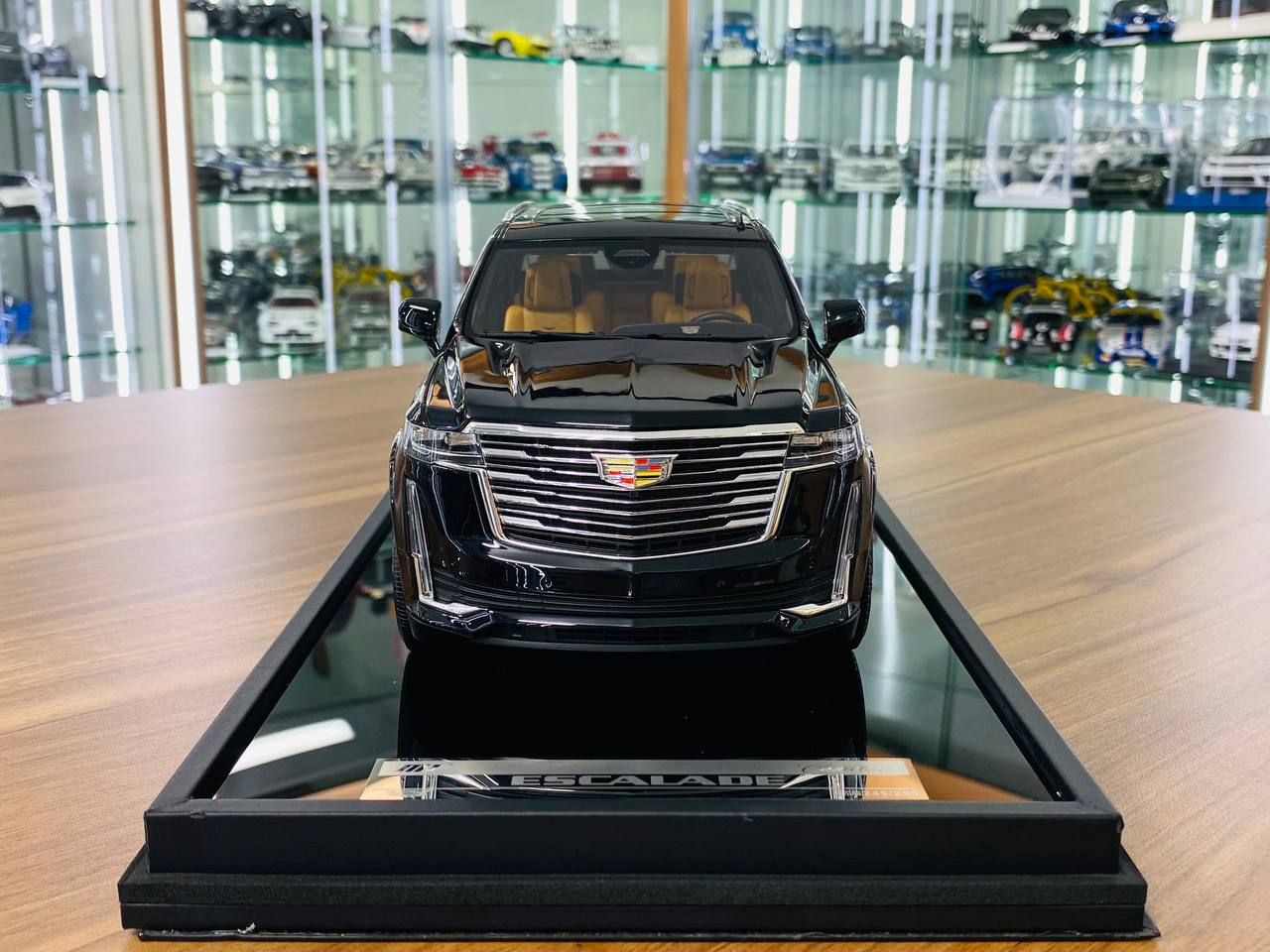 1/18 Resin Cadillac Escalade Black Motorhelix Scale Model Car