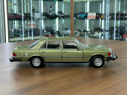 1:18 Diecast Norev Dealer Edition Mercedes-Benz 450 SEL (W126) US TV-Version 1979 – Green (Full Opening)