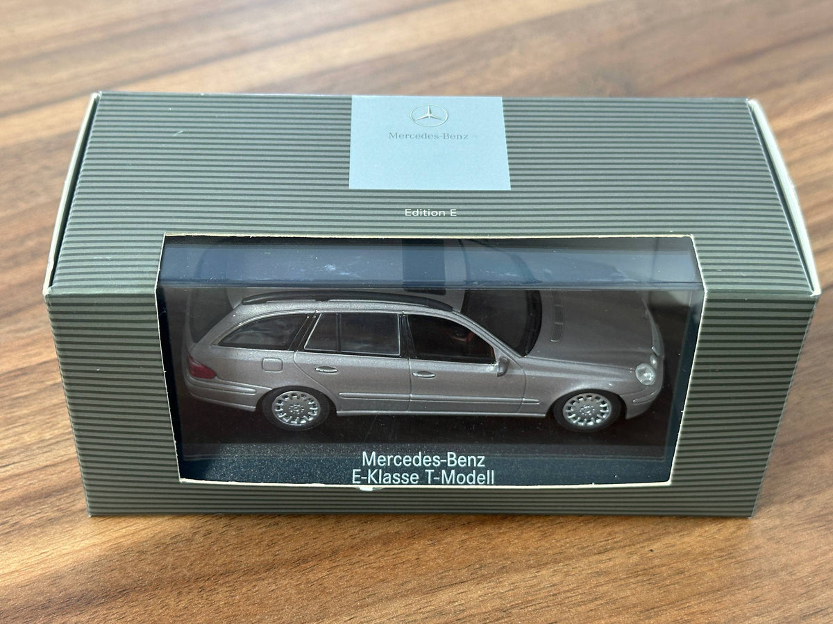 1/43 Diecast Model Dealer Edition Mercedes Benz E Class T-Model -  Cubanite Silver metallic