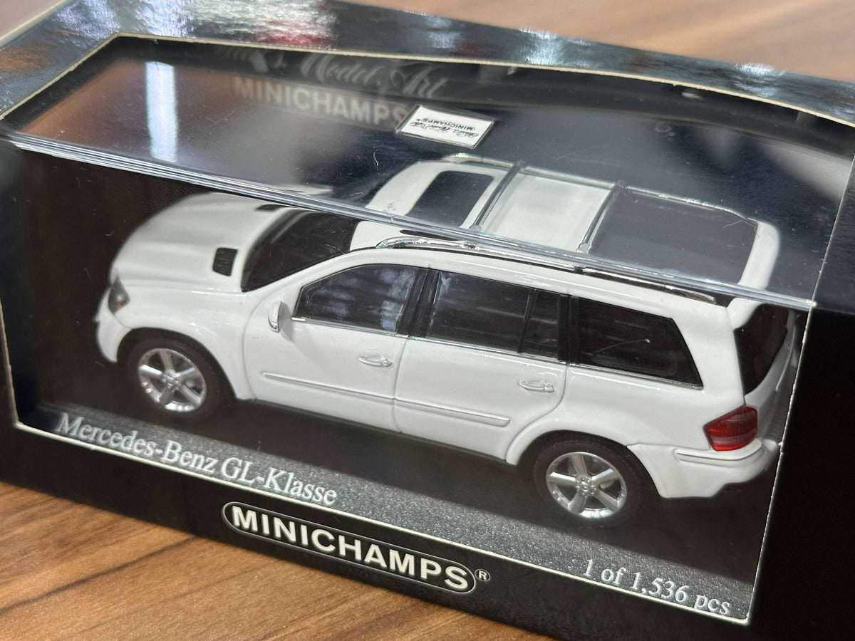 Minichamps Mercedes-Benz GL Class 2006 White - 1/43 Diecast Model