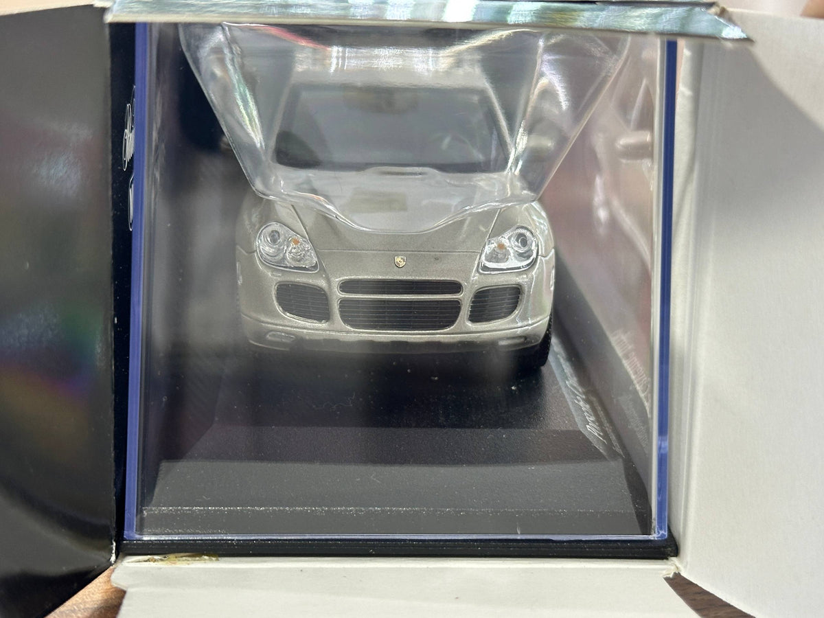 Minichamps Porsche Cayenne Turbo 2002 - Beige Metallic - 1/43 Diecast Model