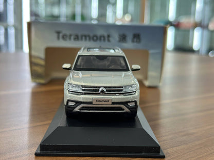 1/43 Diecast Model Dealer Edition Volkswagen Teramont in Silver