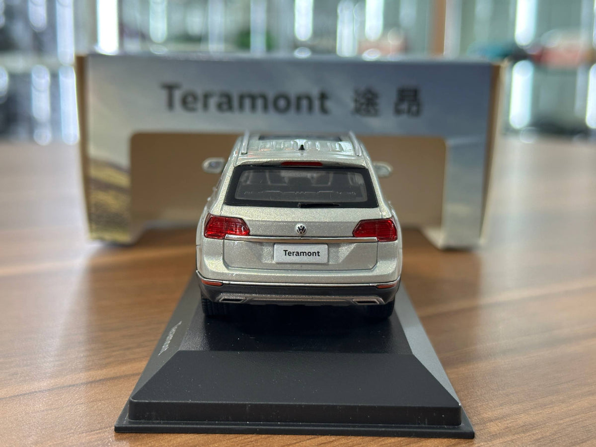 1/43 Diecast Model Dealer Edition Volkswagen Teramont in Silver