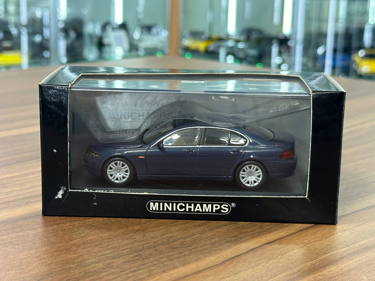 1/43 Diecast Model Minichamps BMW 7 Series 2001 in Blue Metallic