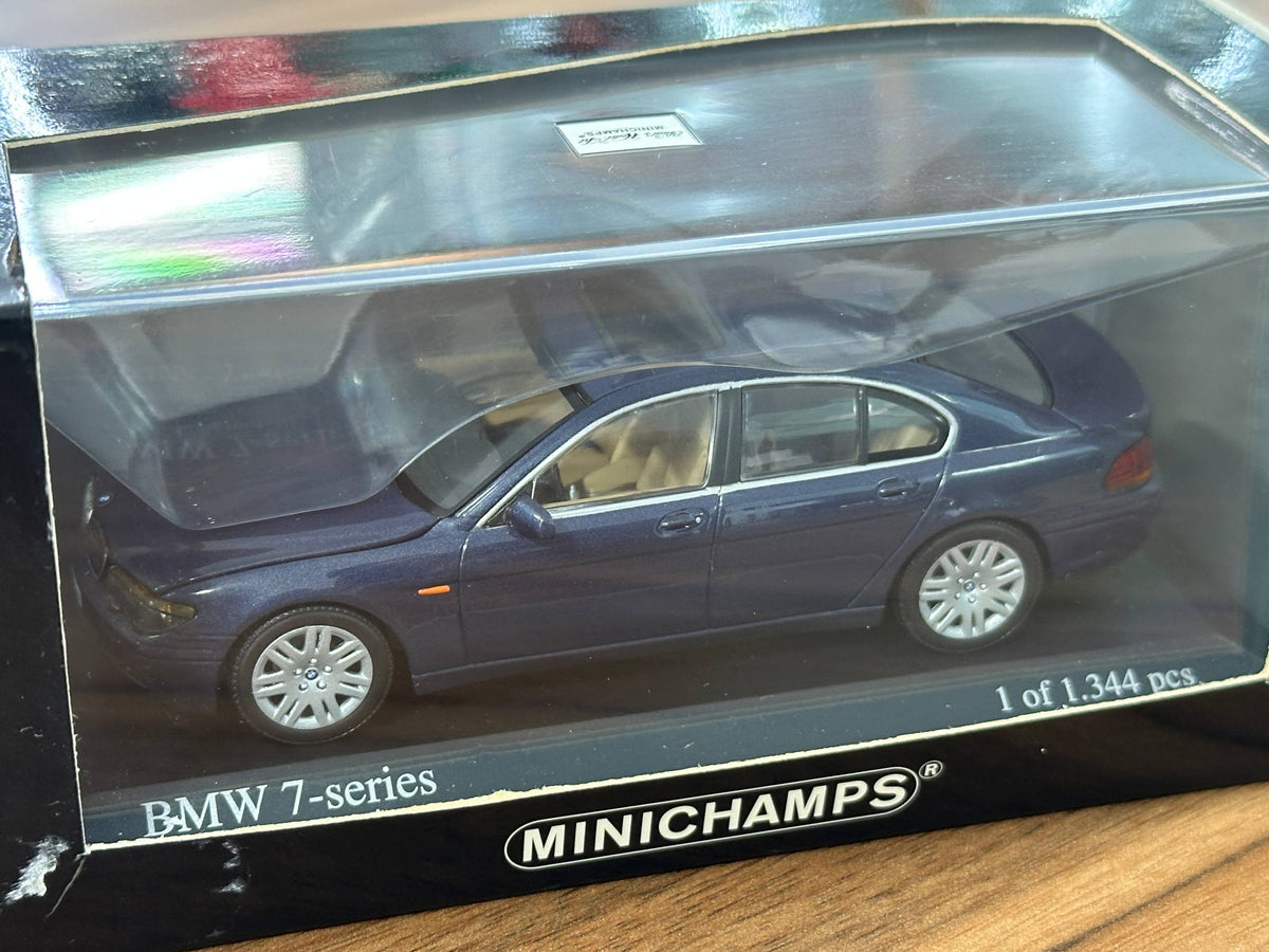 1/43 Diecast Model Minichamps BMW 7 Series 2001 in Blue Metallic