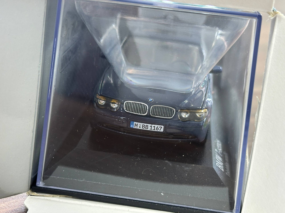 1/43 Diecast Model Minichamps BMW 7 Series 2001 in Blue Metallic
