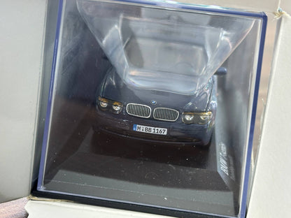 1/43 Diecast Model Minichamps BMW 7 Series 2001 in Blue Metallic