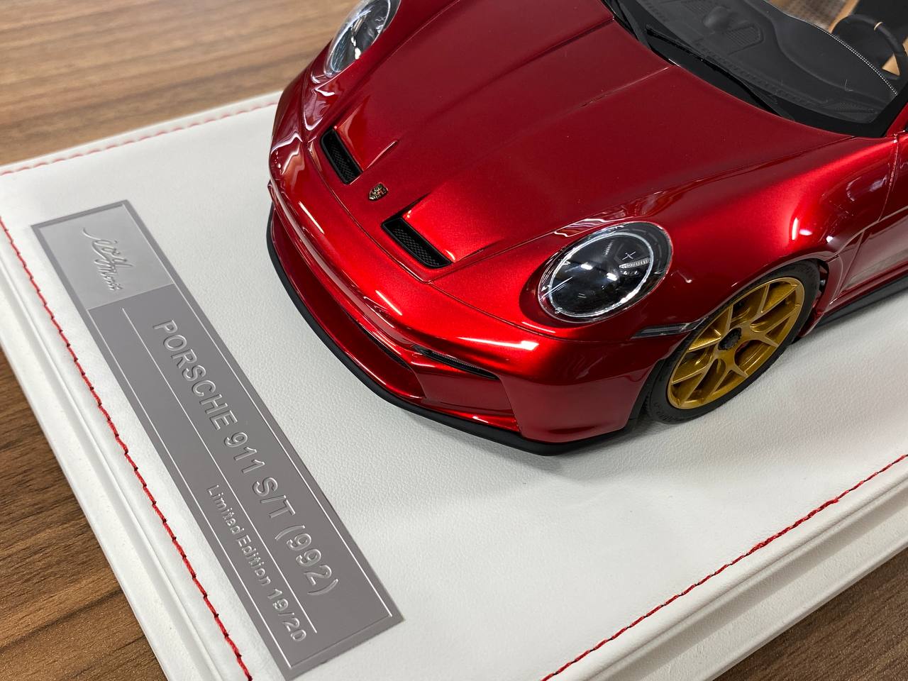 1/18 Resin IVY Models Porsche 911 S/T (992) Red / Gold rim Limited-20 pcs