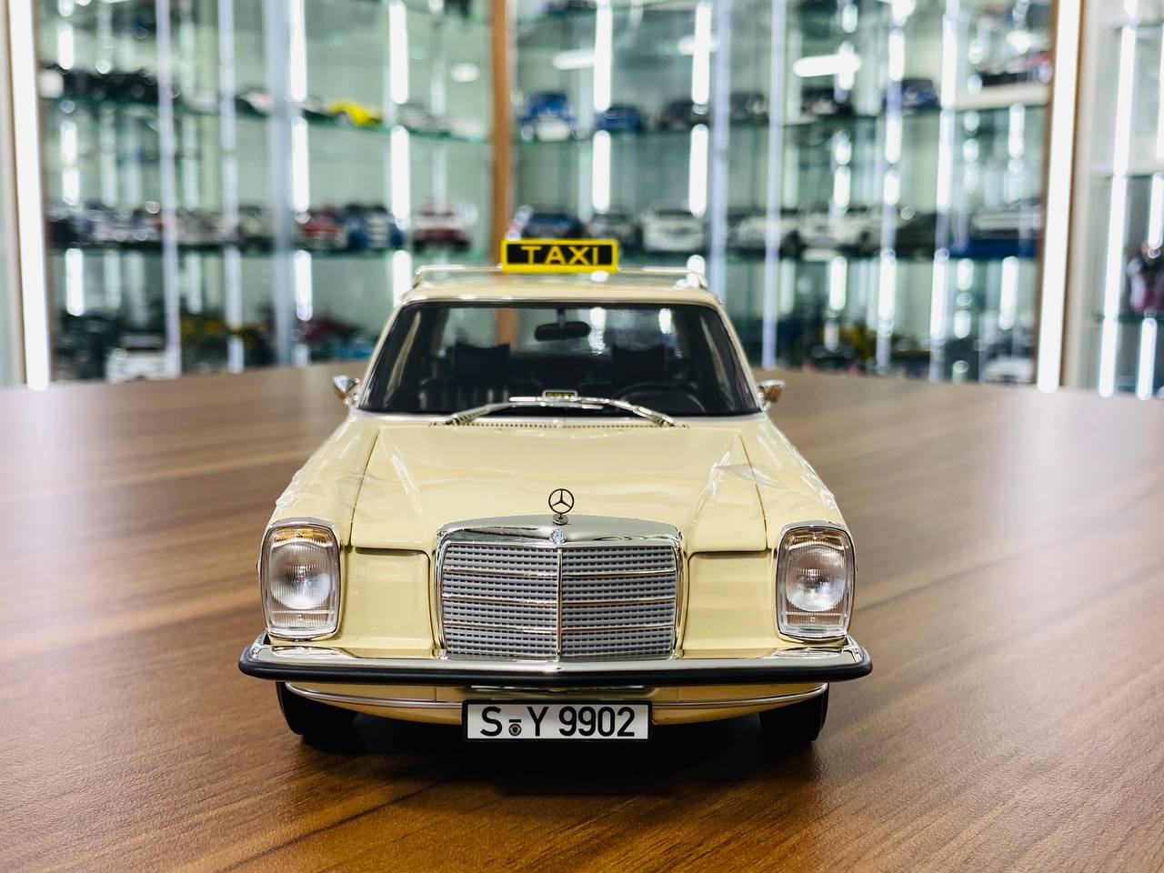 1/18 Diecast Mercedes-Benz 200 Taxi Beige Norev Scale Model Car