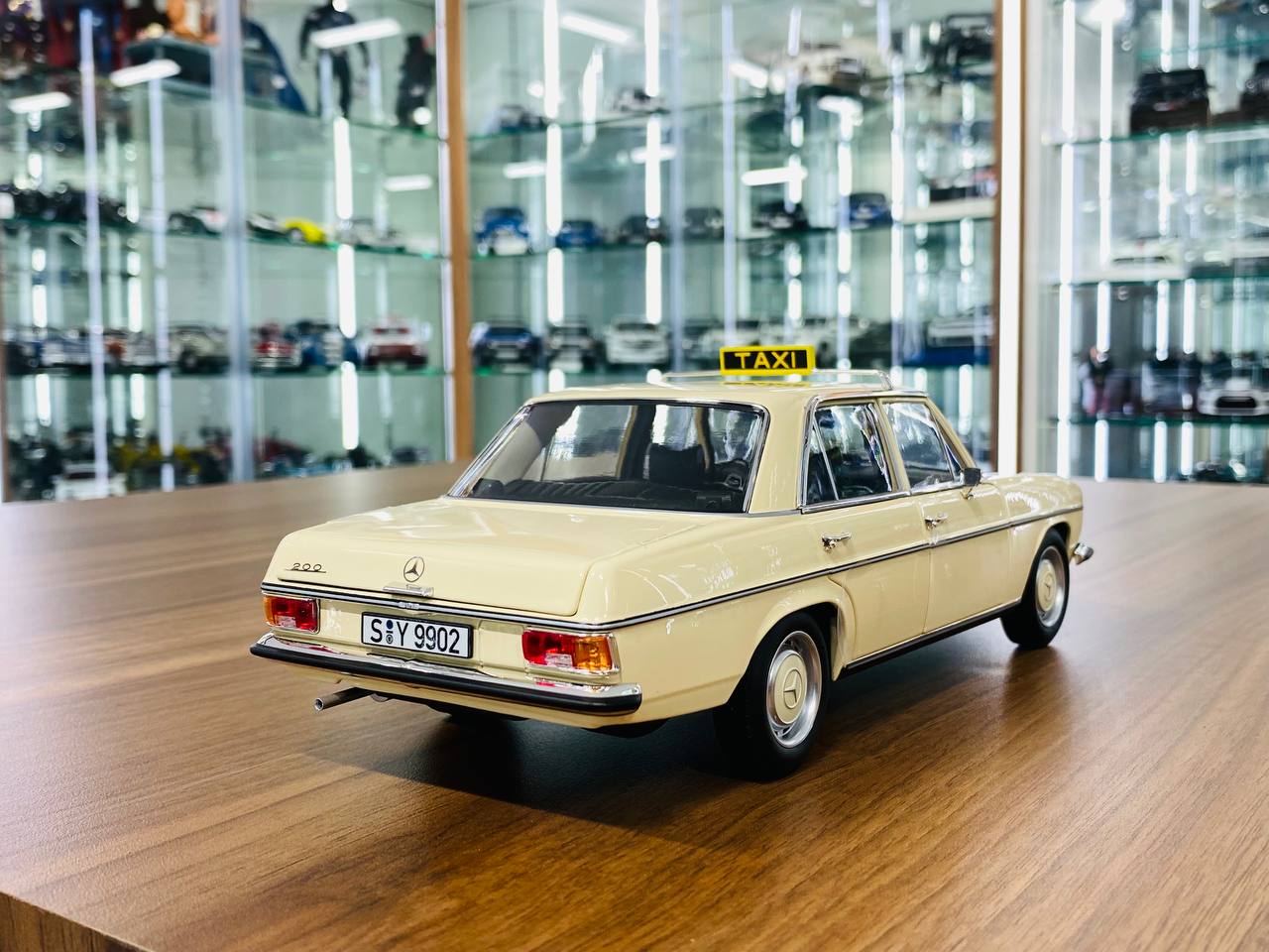 1/18 Diecast Mercedes-Benz 200 Taxi Beige Norev Scale Model Car