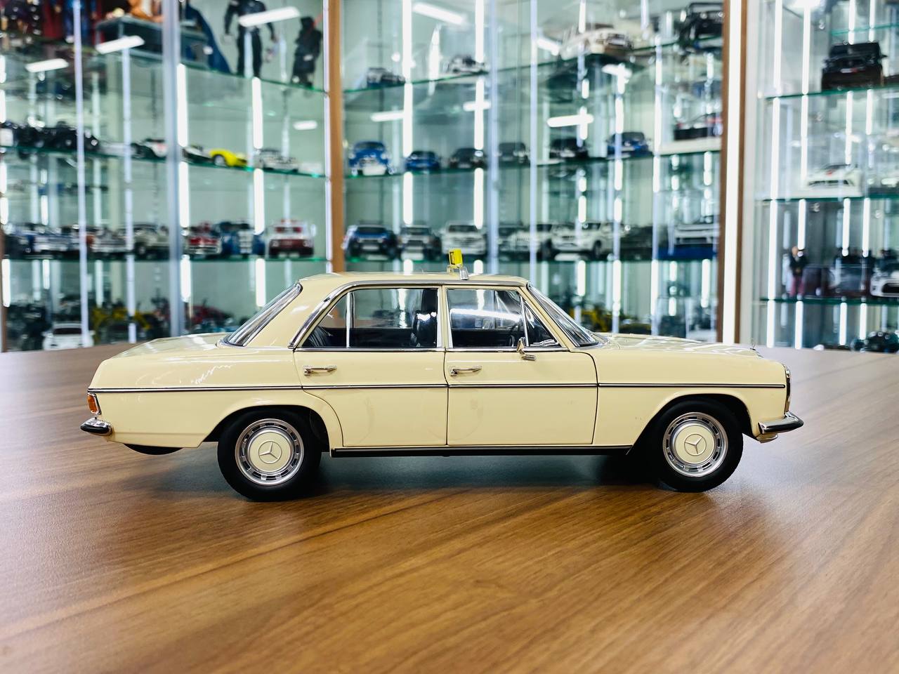 1/18 Diecast Mercedes-Benz 200 Taxi Beige Norev Scale Model Car