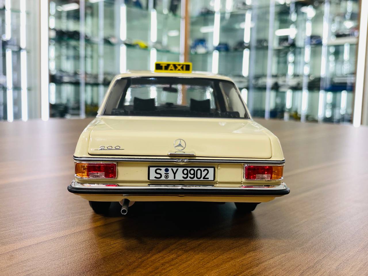 1/18 Diecast Mercedes-Benz 200 Taxi Beige Norev Scale Model Car