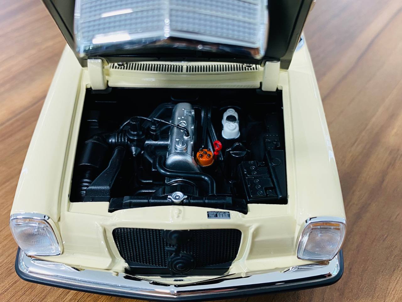 1/18 Diecast Mercedes-Benz 200 Taxi Beige Norev Scale Model Car